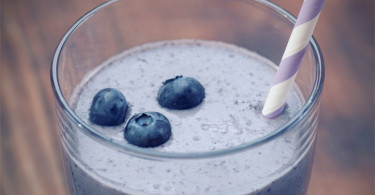 Blueberry green tea smoothie