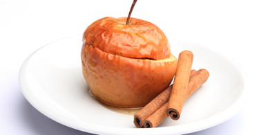 Baked apple with cinnamon